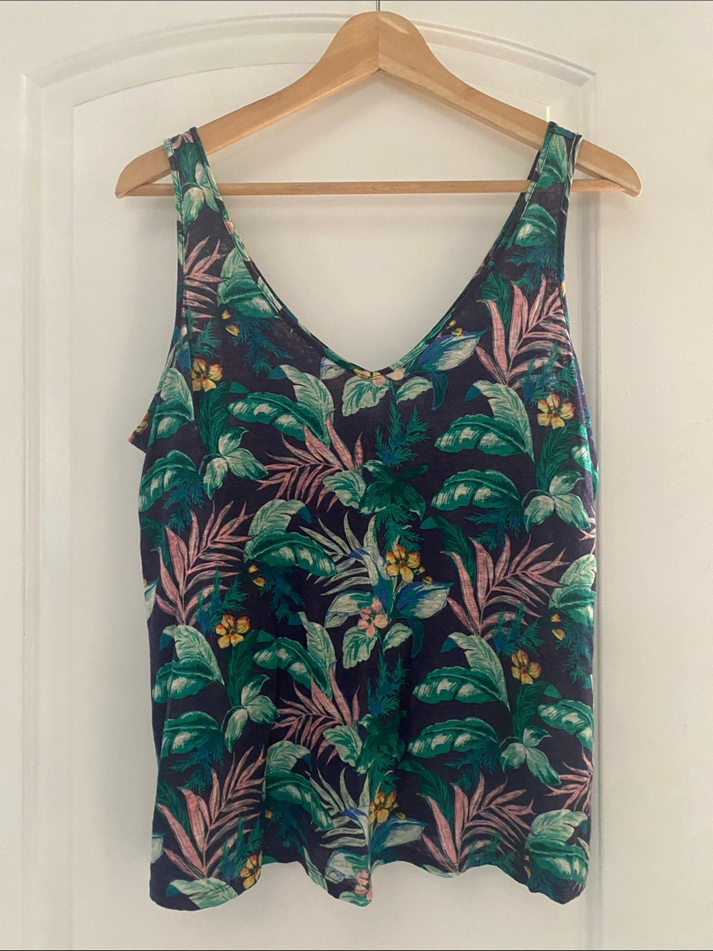 LOFT Tropical Print linen Navy Tank Top size small hibiscus floral print